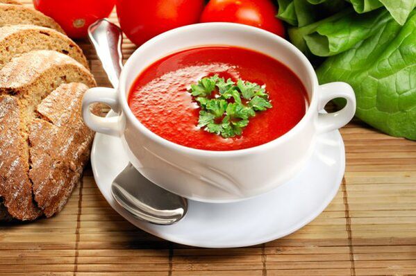 Den Drénken Diätmenü kann mat Tomatenzopp diversifizéiert ginn