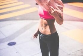 Übungen fir Gewiichtsverloscht vun der Bauch a Säiten